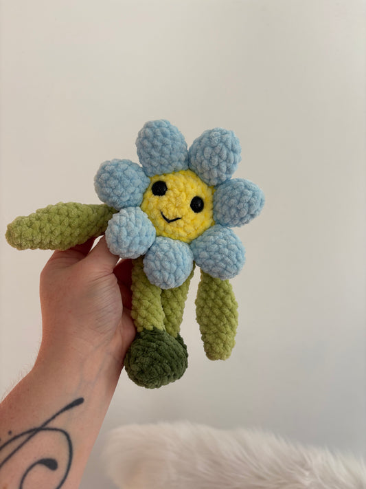 Gehäkeltes Kuscheltier – Blume „Lilly“